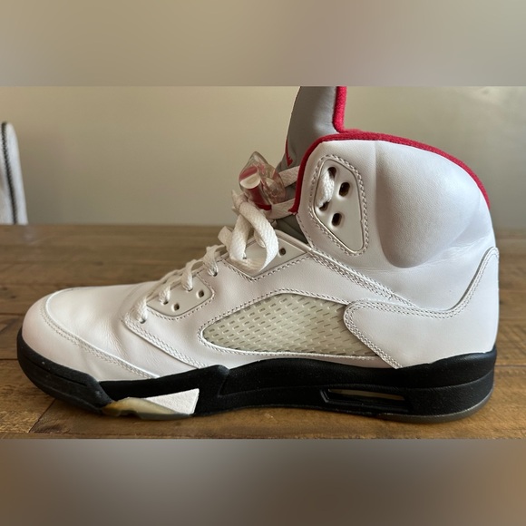 2013 Air Jordan Men’s  Retro 5 “Fire Red” with silver tongue - Size 12 - Picture 10 of 15